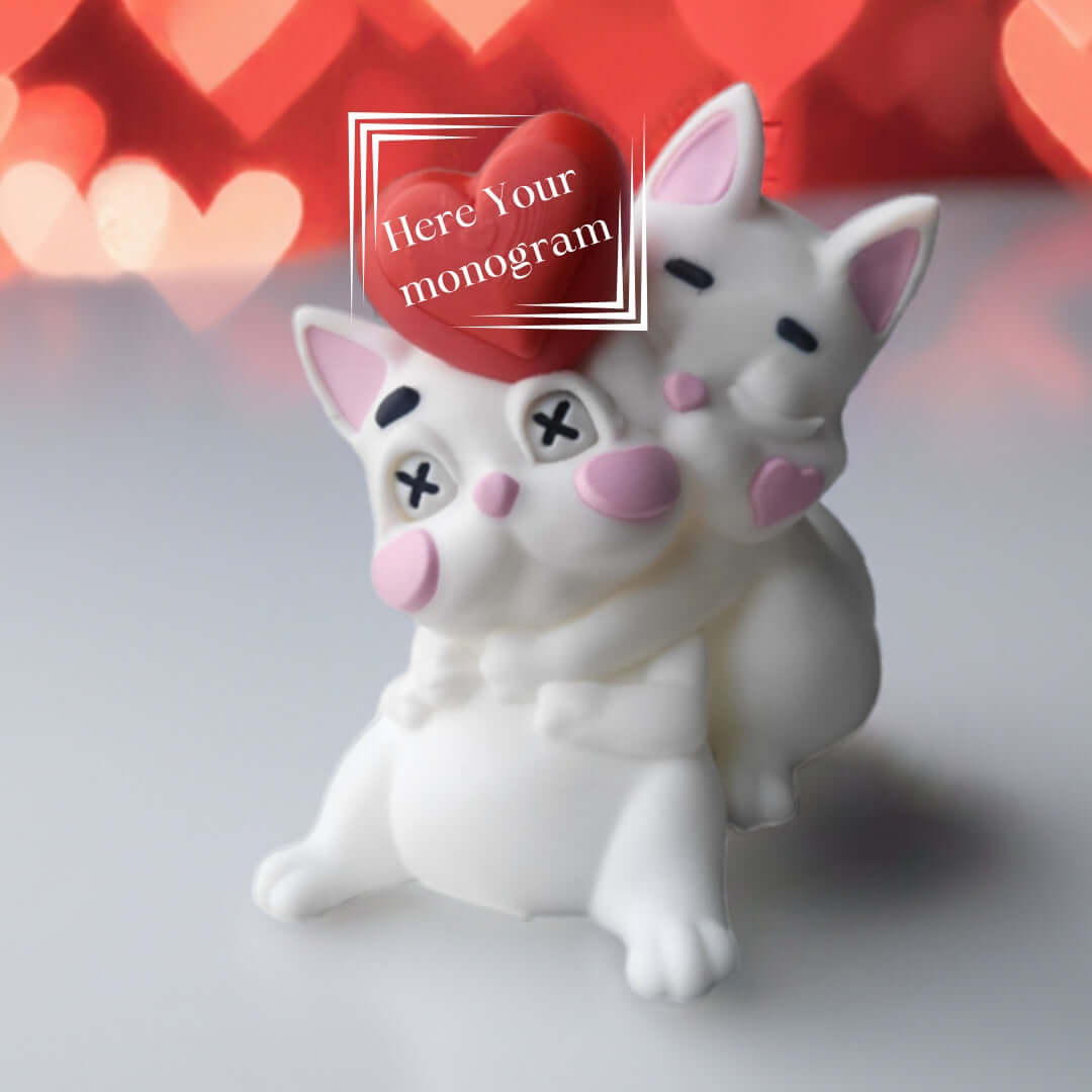 Side view of two cuddling cats in a 3D-printed sculpture, showcasing the small red heart that can be customized, perfect as a Valentine’s Day gift.