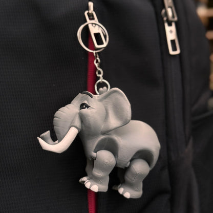 ute giraffe keychain featuring a long neck, smiling face, and spotty details, 3D printed from durable PLA for everyday charm.
